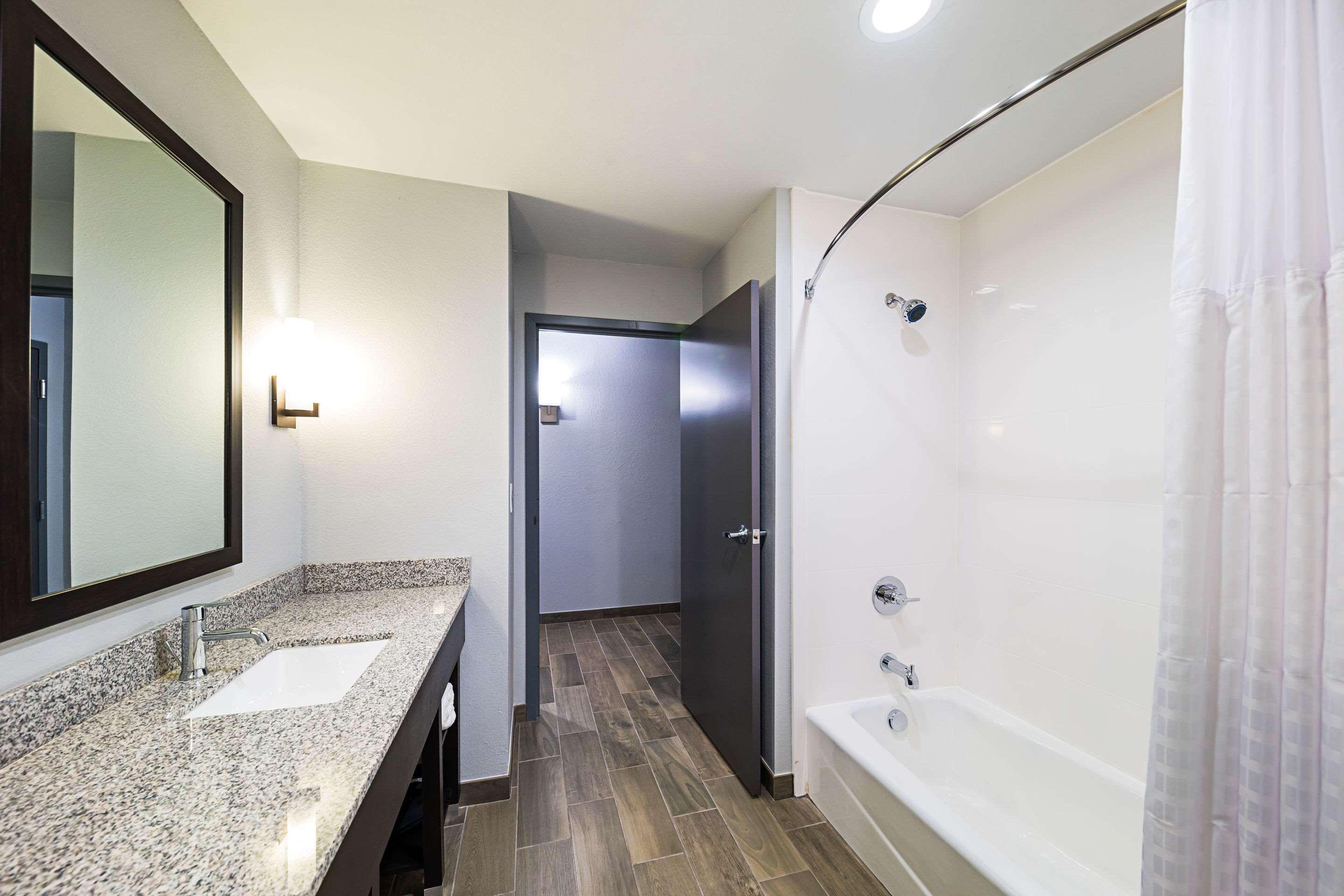 Comfort Inn & Suites Oklahoma City Near Bricktown Екстериор снимка